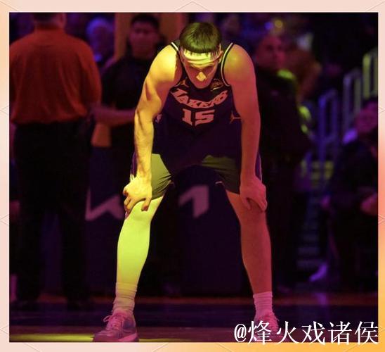 湖人官方：里夫斯左小腿轻微拉伤，将至少缺席一周